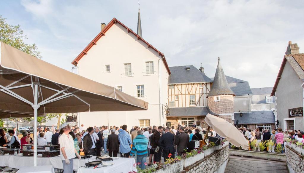 Relais Des Trois Chateaux Hotel-Restaurant - Teritoria Cour-Cheverny Kültér fotó