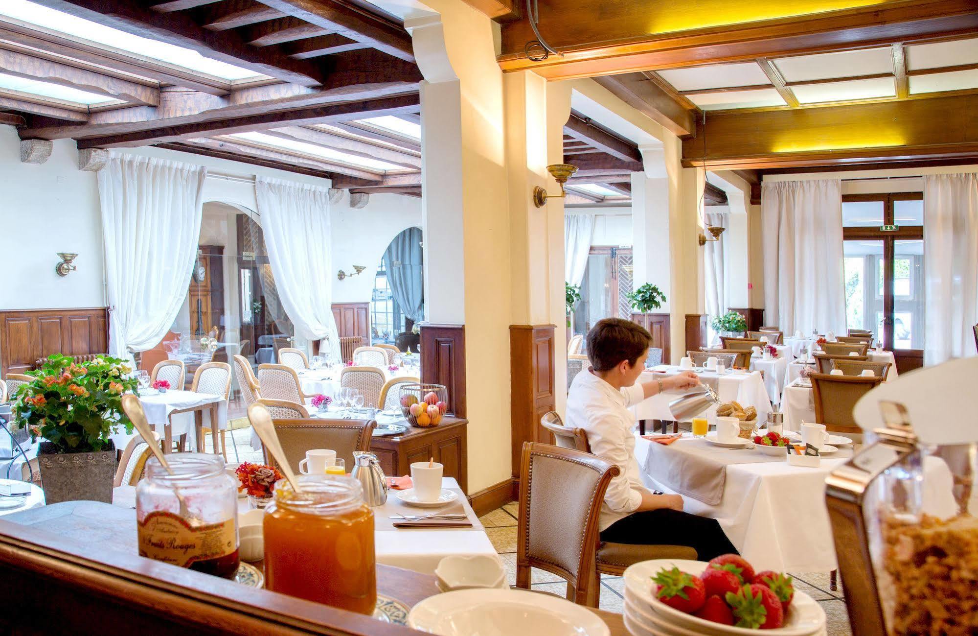 Relais Des Trois Chateaux Hotel-Restaurant - Teritoria Cour-Cheverny Kültér fotó